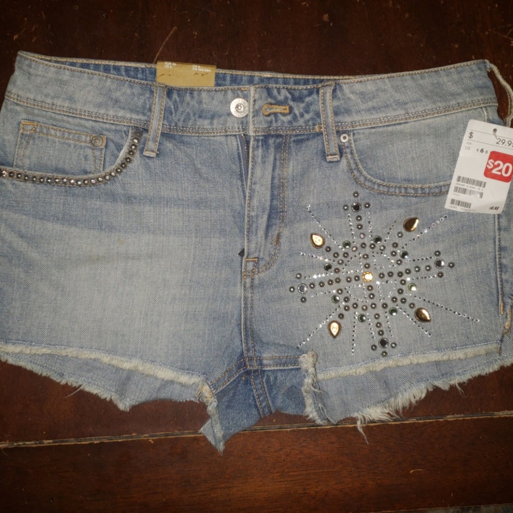 H&M embellished denim shorts! NWT!